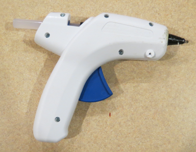 Hot glue gun and hot glue sticks