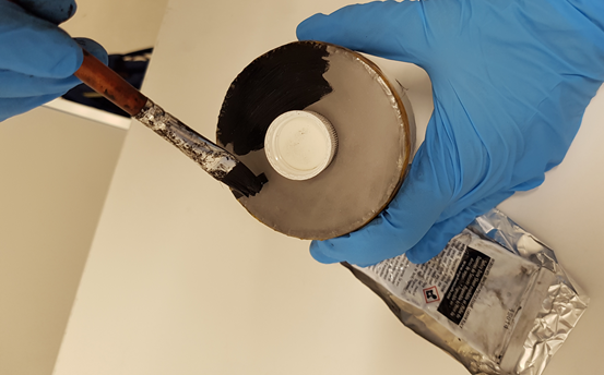 Applying carbon grease