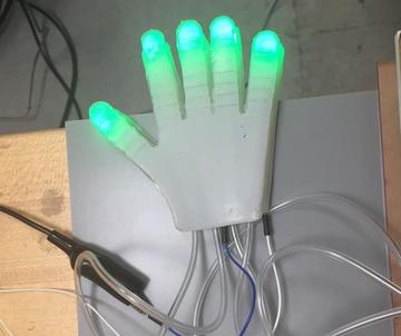 led_hand_01.jpg