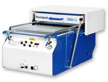 Vacuum forming machine